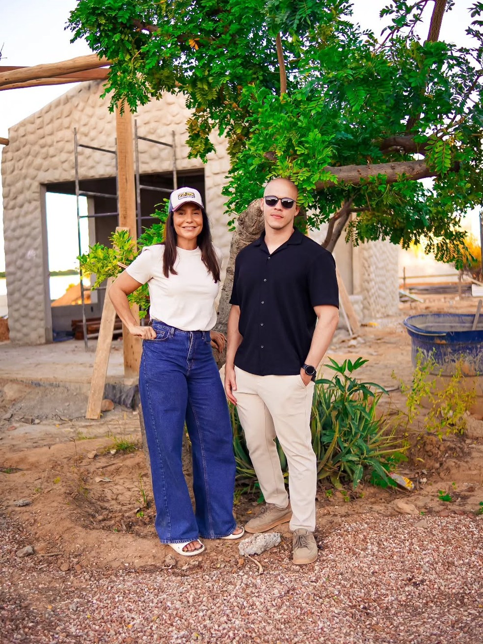Ivete Sangalo visita obra da mansão que constrói em Juazeiro, sua terra natal — Foto: Pedro Furtado/Reprodução/Instagram