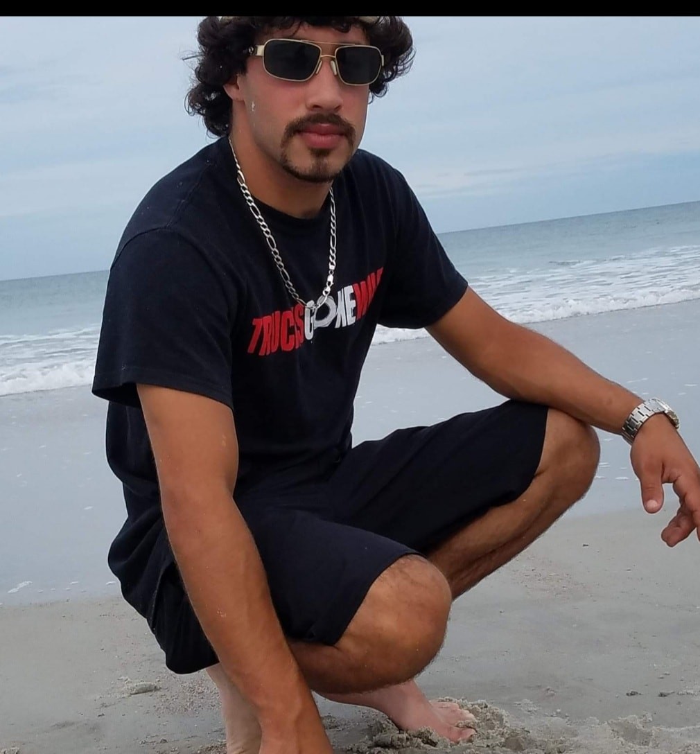 Neto de Raul Seixas vive nos EUA e impressiona pela semelhança com o ...