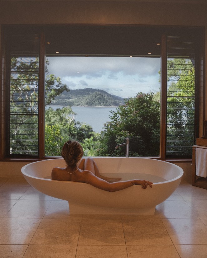 Australiana faz de hotéis de luxo ao redor do mundo o seu lar há 10 anos: em resort na Austrália — Foto: Reprodução
