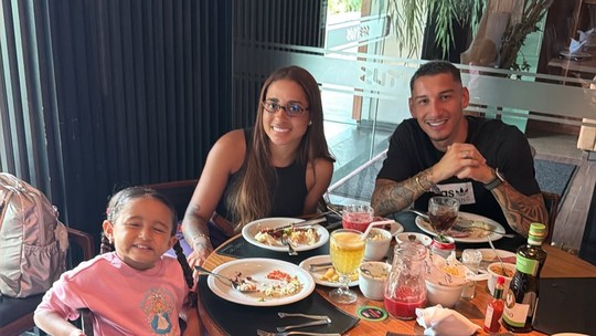 Jogador Ronald Belé Declara Amor e Reconhece Família com MC Loma e Filha