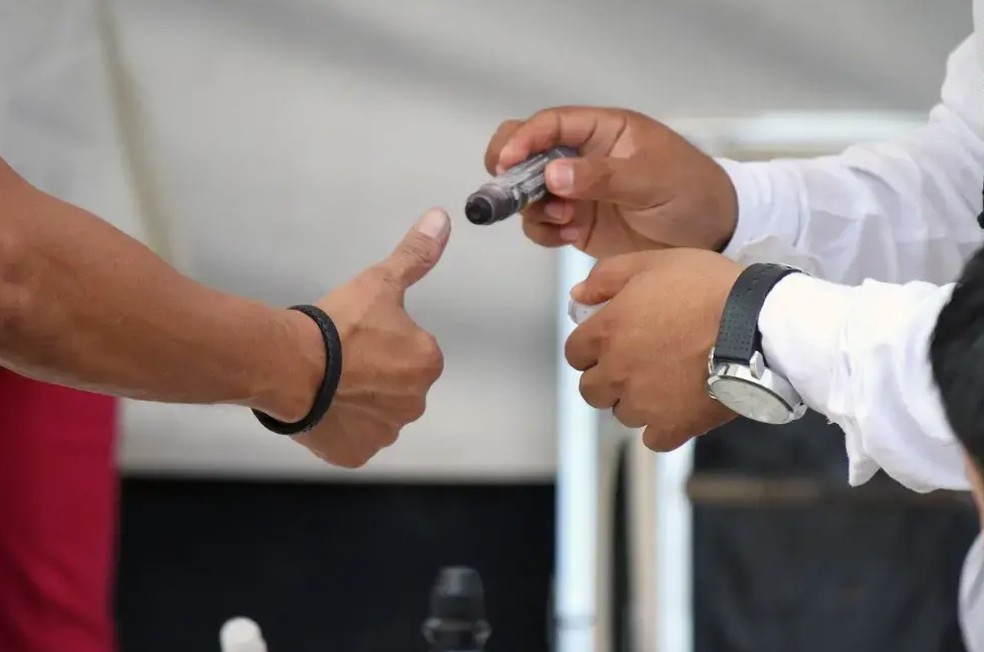 Eleitor tem dedo marcado após votar no México — Foto: Reprodução/pulitzercenter.org