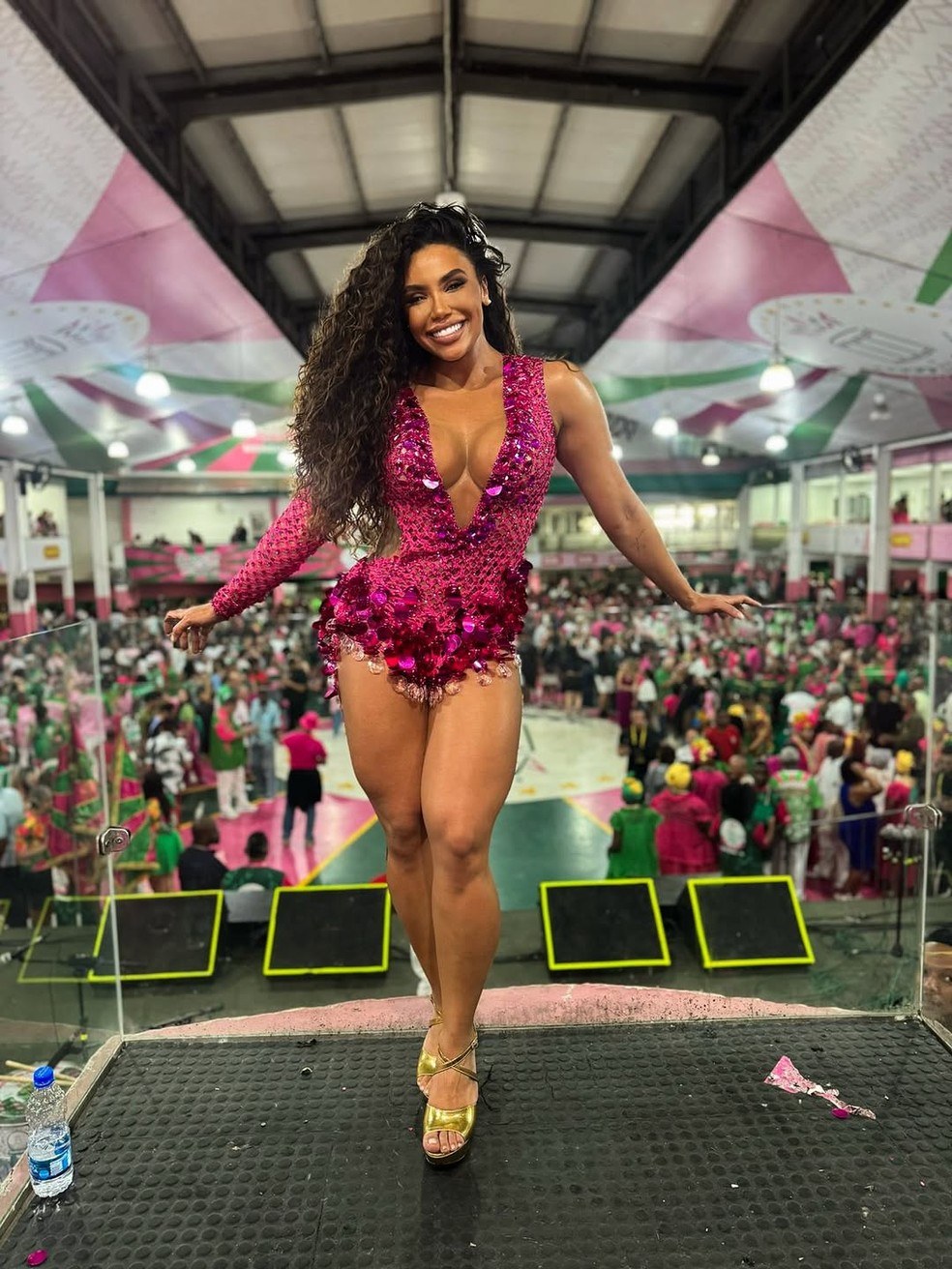 Evelyn Bastos, rainha da Mangueira — Foto: Reprodução/Instagram