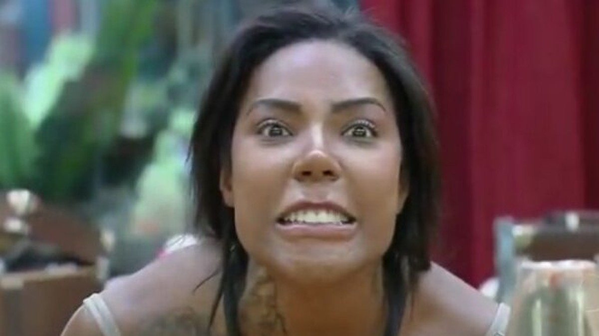 Quem é Carol Lekker de 'A fazenda 17' que tem dado o que falar no reality? Influenciadora já foi confundida com travesti