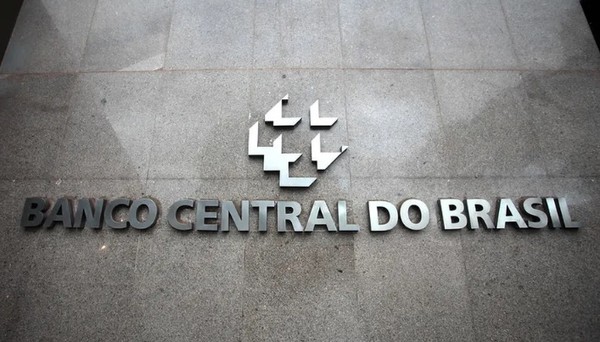 Banco Central descarta acelerar queda dos juros e defende meta fiscal