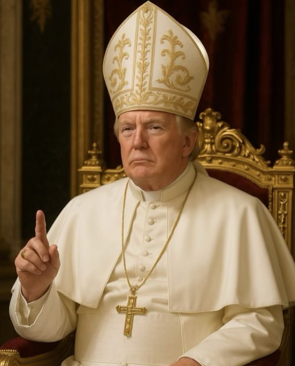 Trump posta em redes sociais foto em que ele aparece vestido de Papa &mdash; Foto: Reprodu&ccedil;&atilde;o/Instagram