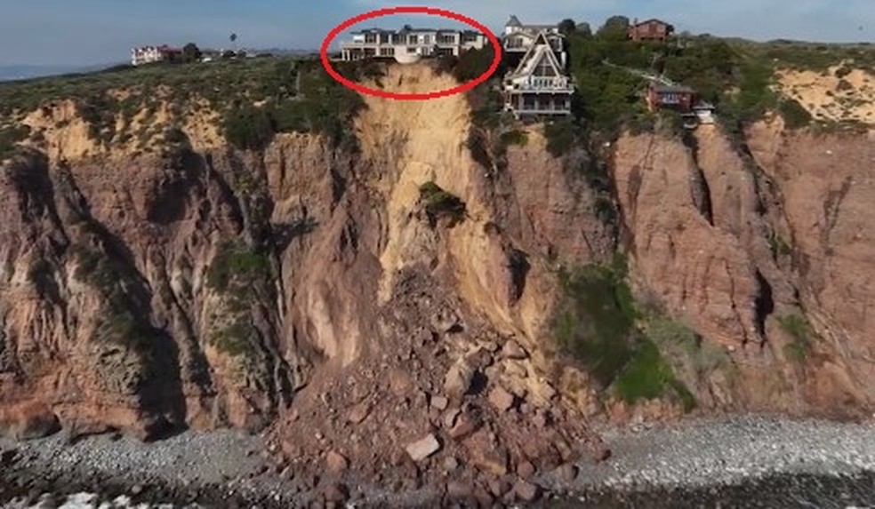 Dono de mans&atilde;o de R$ 80 milh&otilde;es &agrave; beira de precip&iacute;cio na Calif&oacute;rnia se recusa a abandonar a resid&ecirc;ncia: 'A casa est&aacute; bem' &mdash; Foto: Reprodu&ccedil;&atilde;o/X