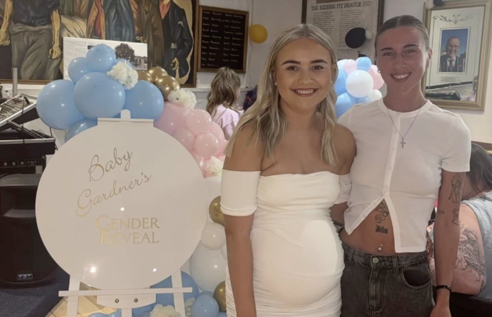 Jovem escocesa finge gravidez e usa bebê reborn para enganar familiares