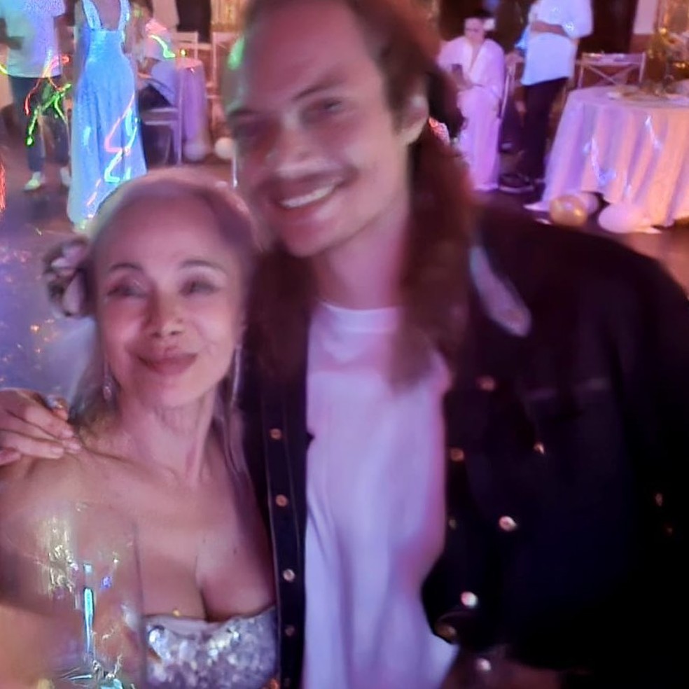 Aos 75 anos, Tânia Alves revela casamento com músico de 26 — Foto: Instagram