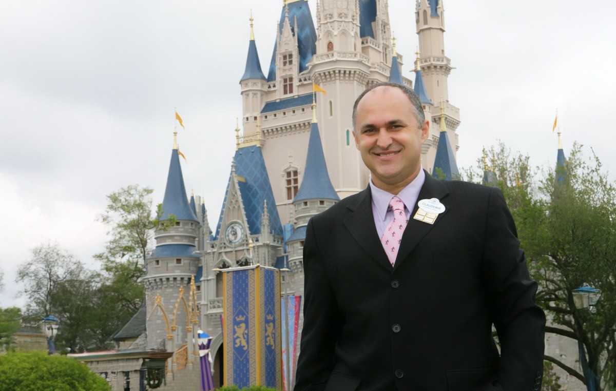 Conheça o Brasileiro que Deu Vida à Estratégia Global da Disney