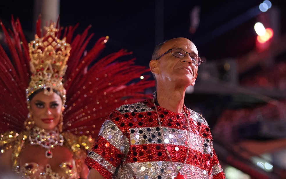 Mestre Ciça no desfile da Viradouro — Foto: Fabiano Rocha/Agência O Globo