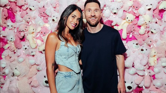 Avesso a badalação, Messi surpreende ao curtir festa com show de cantora argentina em Miami; veja vídeos