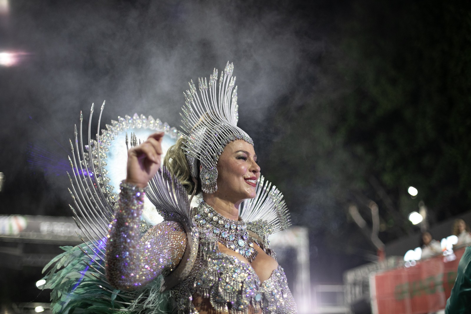 Paolla Oliveira, rainha de bateria da Grande Rio &mdash; Foto: Guito Moreto / Ag&ecirc;ncia O Globo