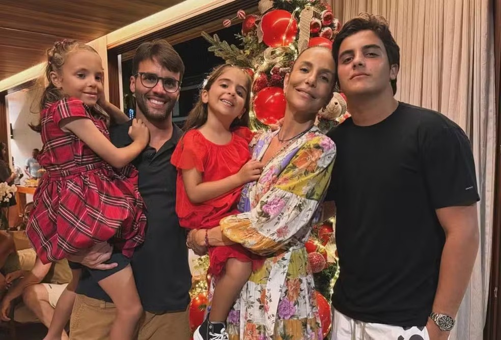 Daniel Cady em foto com Ivete Sangalo e filhos — Foto: Reprodução Instagram