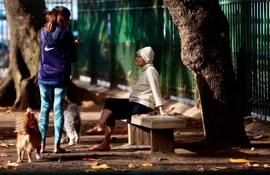 Frente fria mantém tempo instável no Rio nesta sexta-feira, com céu nublado, chuviscos e ventos moderados - QTU Questões do Universo