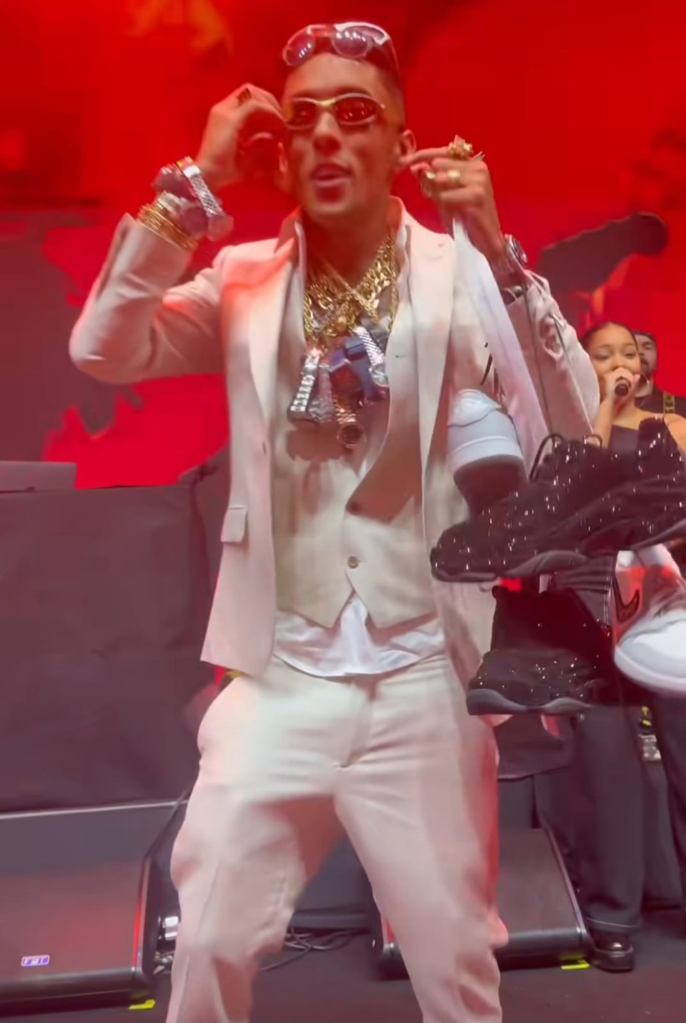 Buzeira diz que ficou milionário vendendo rifas pela internet — Foto: rep/ instagram