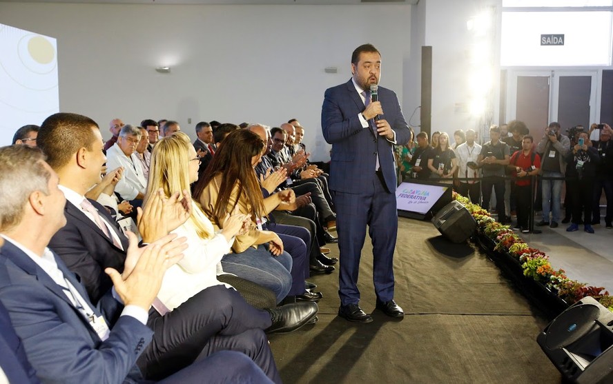 Castro discursa na Caravana Federativa