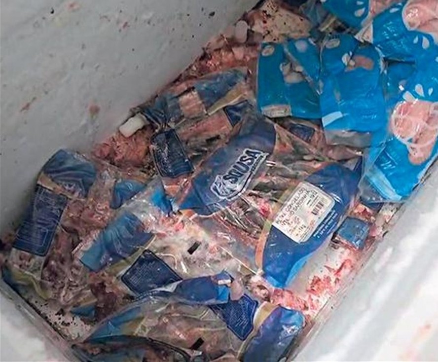 Polícia Civil do Rio faz a 'Operação Carne Fraca' mirando empresa em Três Rios (RJ) que comprou 800 toneladas de carne bovina estragada e revendeu. Os alimentos ficaram submersos nas enchentes de Porto Alegre, no ano passado.