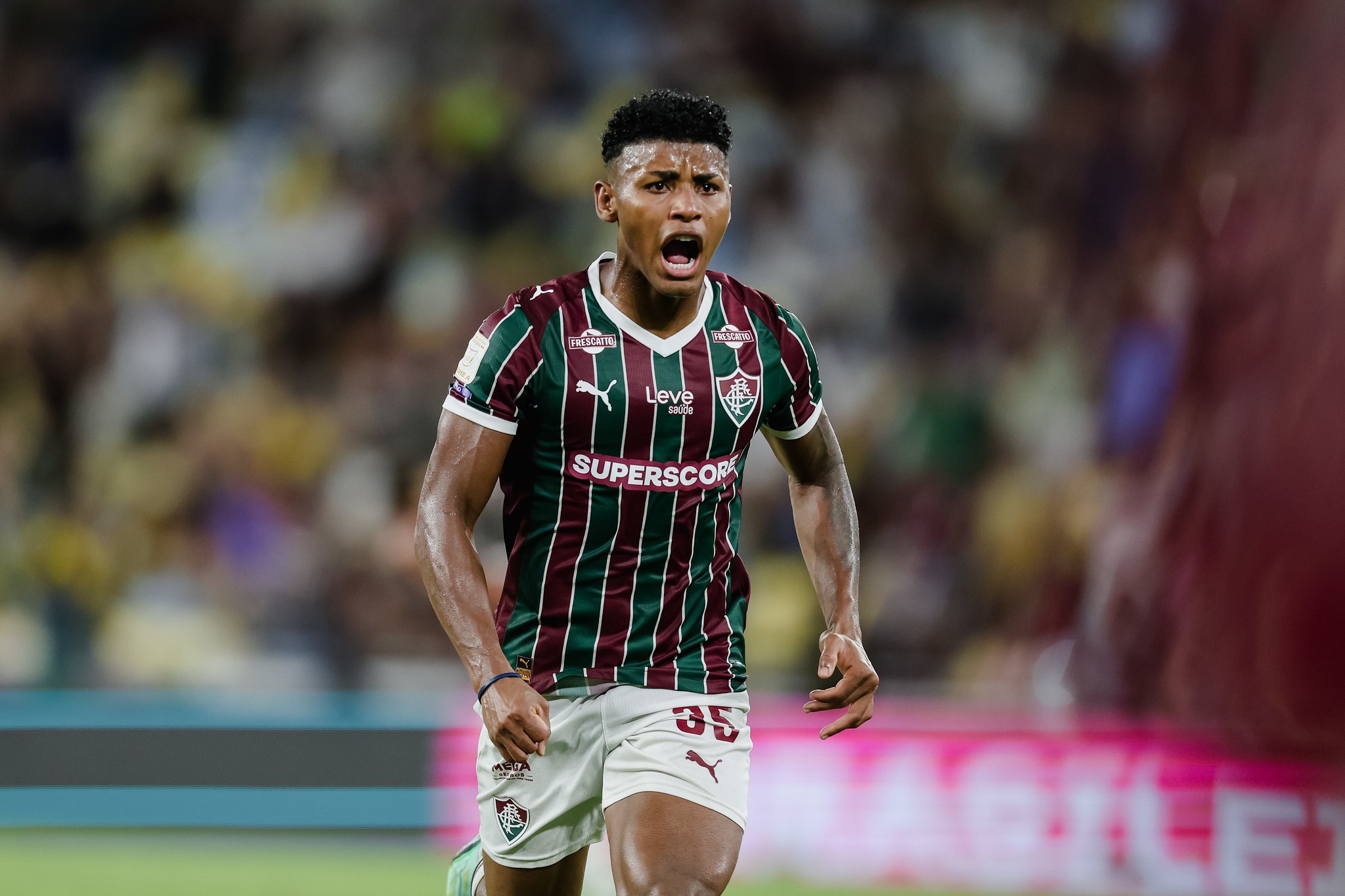 Fluminense vira no Maracanã, cura 'ressaca' e complica o Internacional