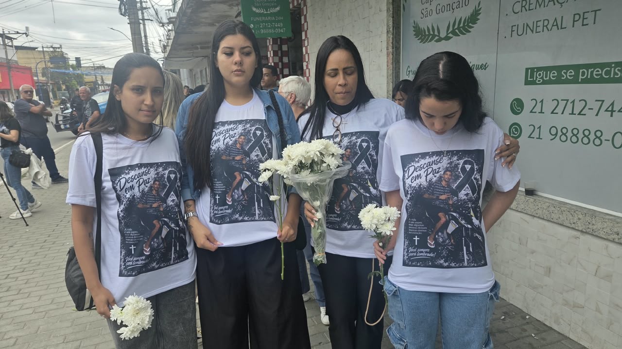 Pizzaiolo assassinado por policial em Niterói é velado em clima de revolta