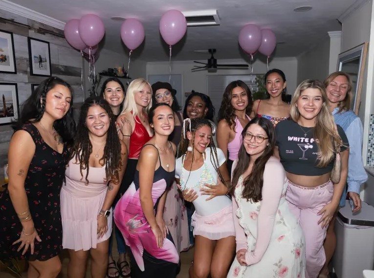 Festa de revelação de cirurgia plástica vira moda nos EUA