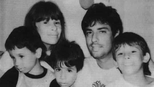 Viúvo de Rita Lee, Roberto de Carvalho resgata fotos da cantora em família