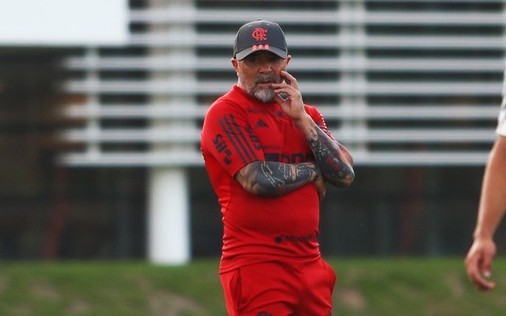 Sampaoli n&atilde;o abre m&atilde;o da multa rescis&oacute;ria e dever&aacute; dirigir o time contra o Bahia, no Maracan&atilde; &mdash; Foto: Gilvan de Souza / Flamengo