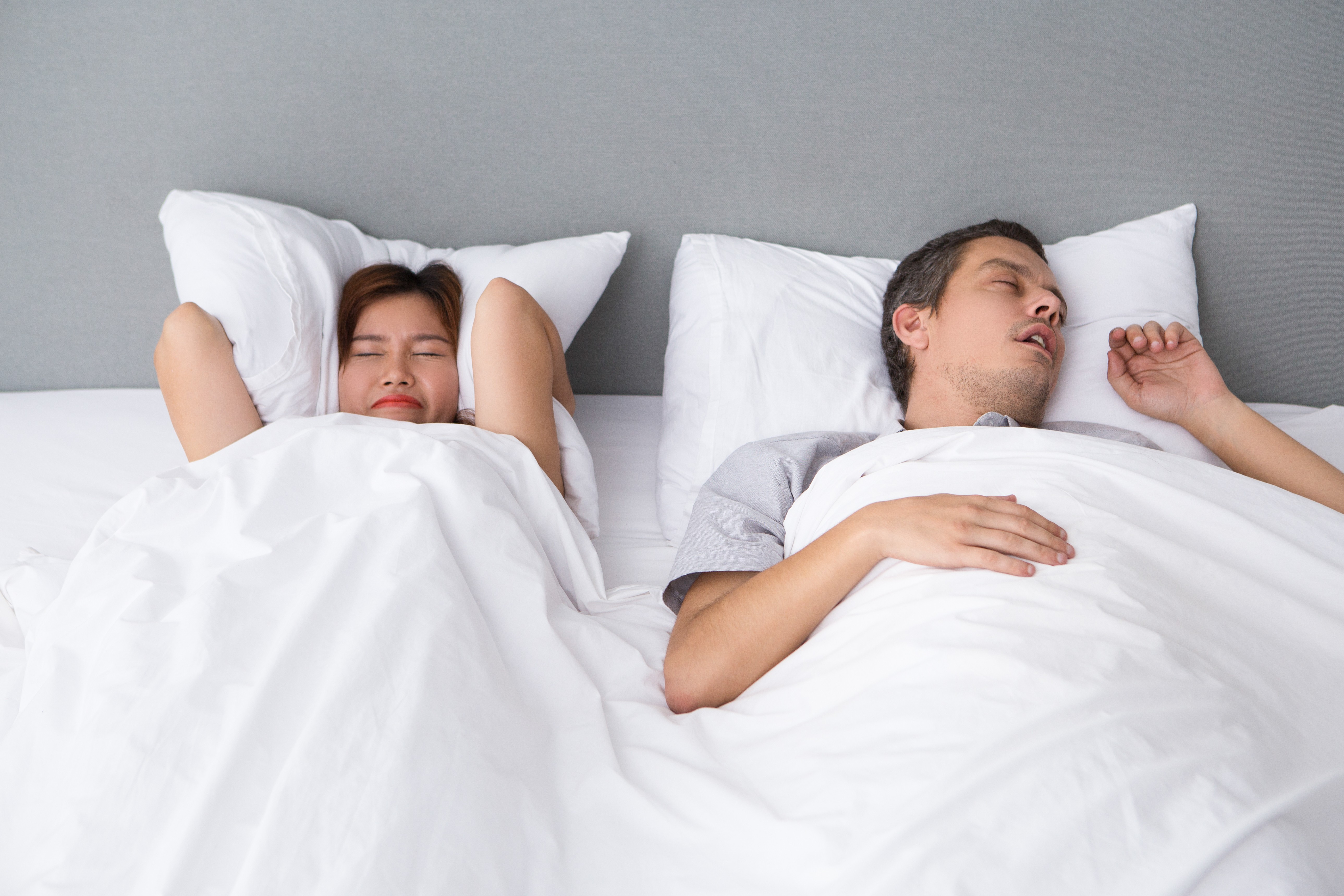 Seu parceiro de cama dorme mal? Saiba como isso pode afetar a sua dieta alimentar
