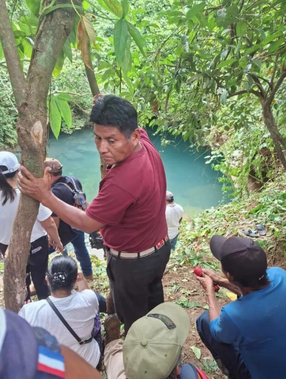Entrada da caverna no M&eacute;xico onde Erasto Crisanto Vald&eacute;z foi resgatado ap&oacute;s passar 15 dias em bolha de ar &mdash; Foto: Reprodu&ccedil;&atilde;o/X
