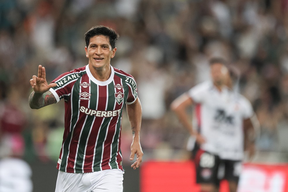 Cano avançou na recuperação do joelho esquerdo — Foto: MARCELO GONÇALVES e MARINA GARCIA/ Fluminense F.C
