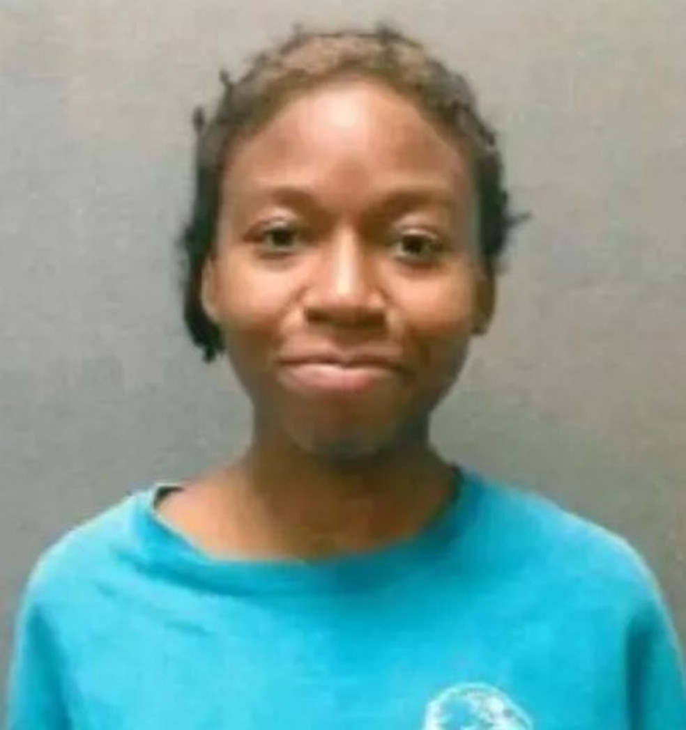 Lucrecia Kormassa Koiyan é fichada em delegacia nos EUA, após rebolar sobre a cabeça de pacientes com deficiência para viralizar no TikTok — Foto: Reprodução/Loganville Police Department