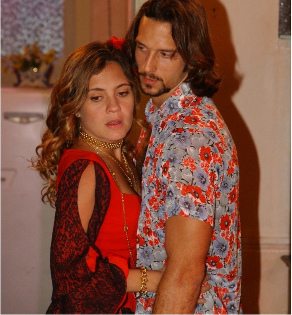 Vladimir Brichta e Adriana Esteves em "Kubanacan" — Foto: divulgação/ TV Globo