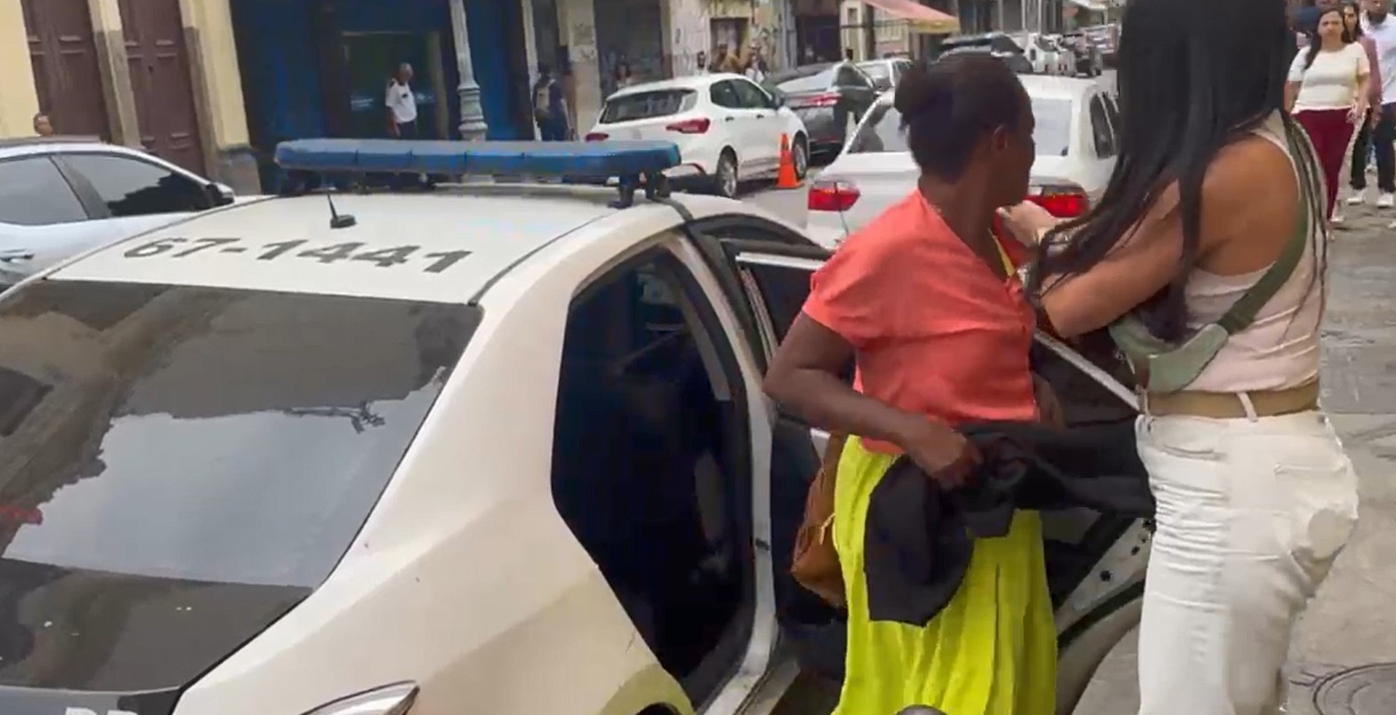 Mulher apontada como membro de esquema de exploração sexual infantil é presa no Rio; rede mirava meninas de Cidade de Deus e Jacarezinho