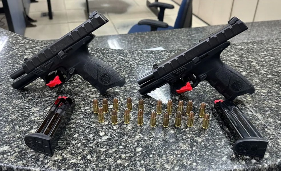 Armas da Força Nacional recuperadas pela polícia — Foto: Divulgação