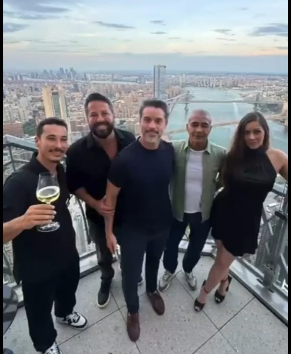 Romário, Nana Gouvêa e amigos — Foto:Reprodução/Instagram