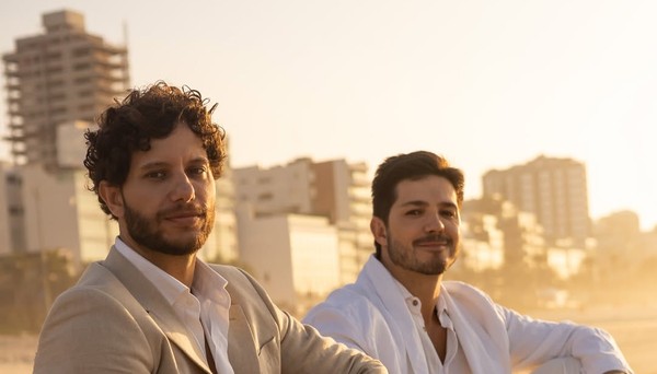 Igor Cosso, de 'Mania de Você', celebra contagem regressiva para o altar com ensaio fotográfico ao lado do noivo