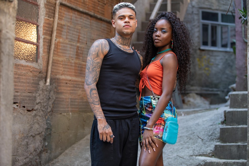 Hugo (MC Cabelinho) e Kate (Clara Moneke) em "Vai na f&eacute;" &mdash; Foto: Manoella Mello/Rede Globo/Divulga&ccedil;&atilde;o