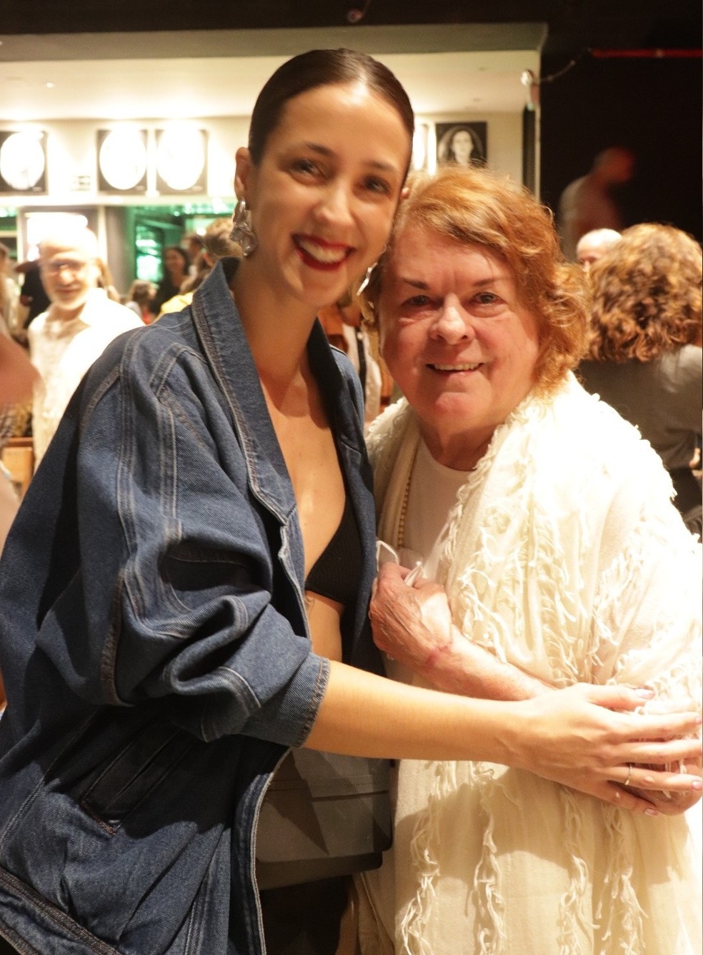 Dedé Veloso com a atriz Camila Márdila — Foto: Sheila Gomes/ divulgação