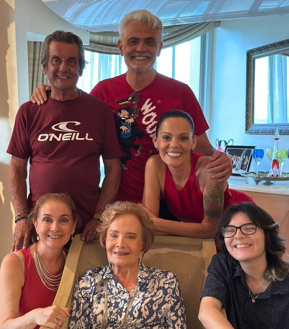 No ar em 'Rainha da sucata', Glória Menezes reaparece sorridente em ...