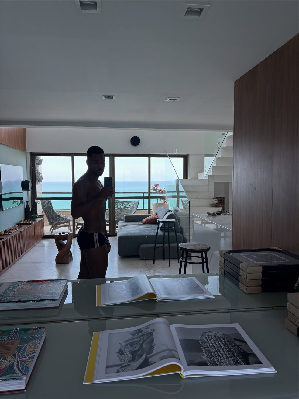 Jordan Dafner na cobertura onde vive com o presidente do Bahia em Salvador — Foto: rep/  instagram