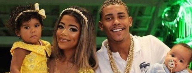 MC Poze com a ex-mulher, Vivianne, e dois dos seus três filhos — Foto: Instagram