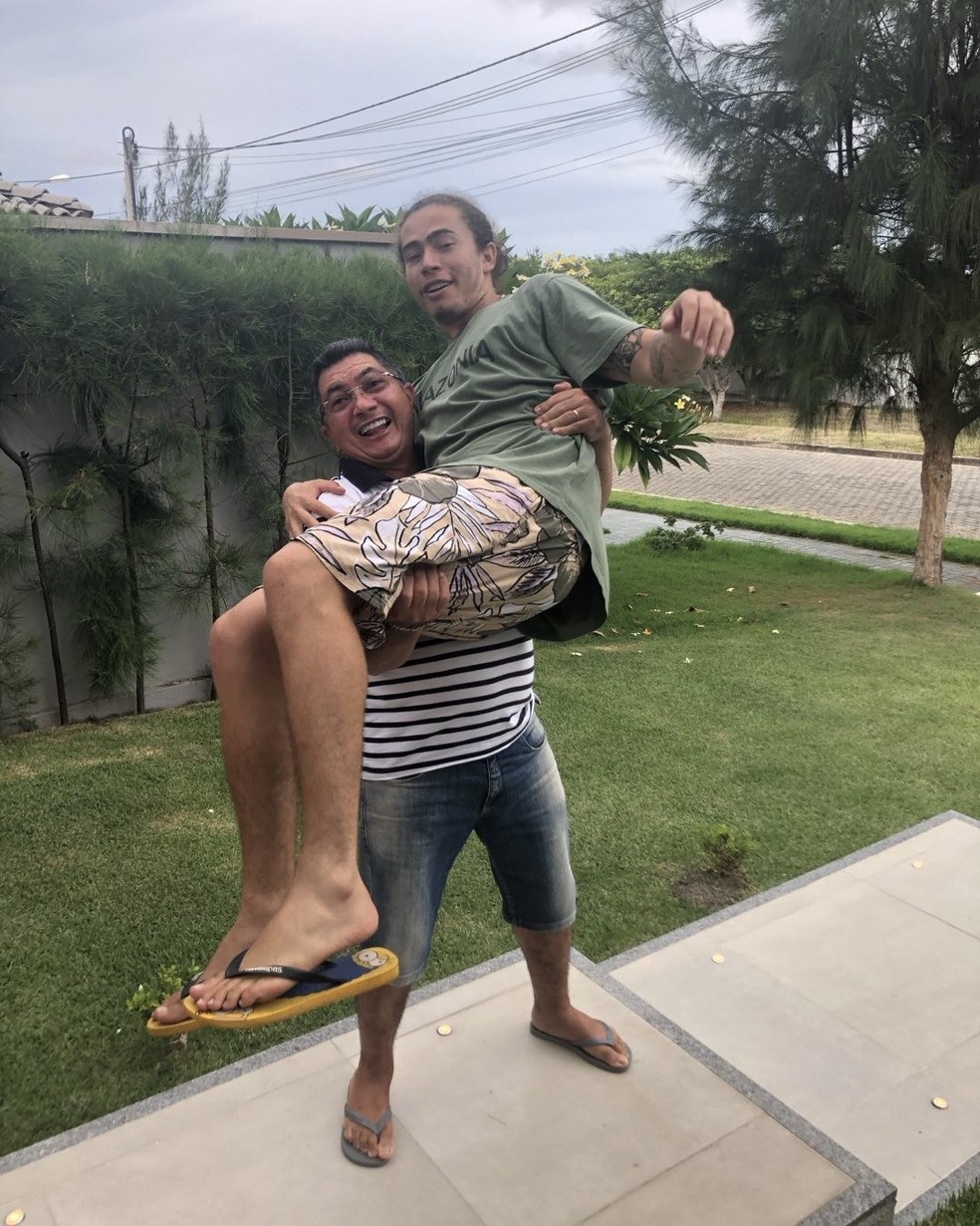 Pai de Whindersson, Hidelbrando elogia atitude do filho por procurar ajuda — Foto: Reprodução/Instagram