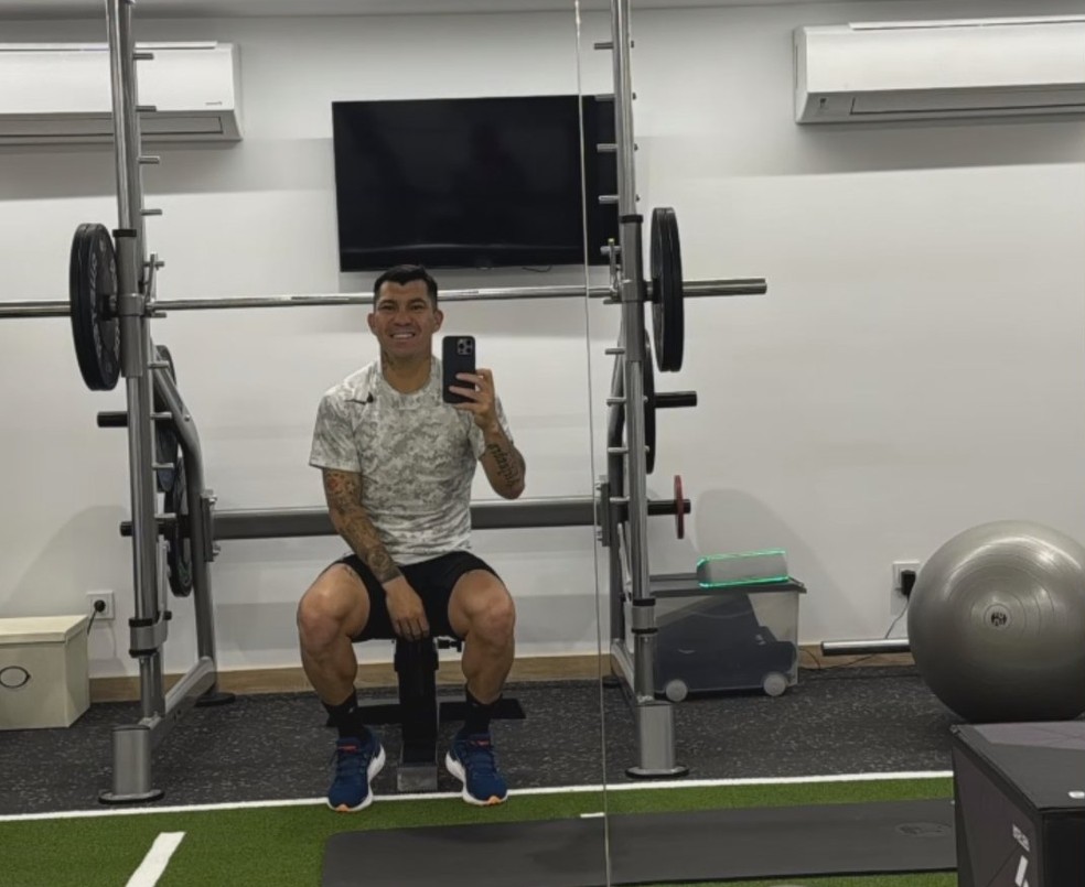 Medel, do Vasco, em treino durante as férias — Foto: Reprodução/Instagram