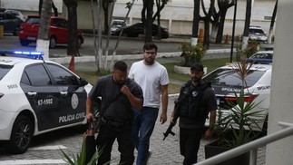 Polícia Civil deflagrou a primeira fase da Operação “VERUM” — Foto: Fabiano Rocha / Agência O Globo