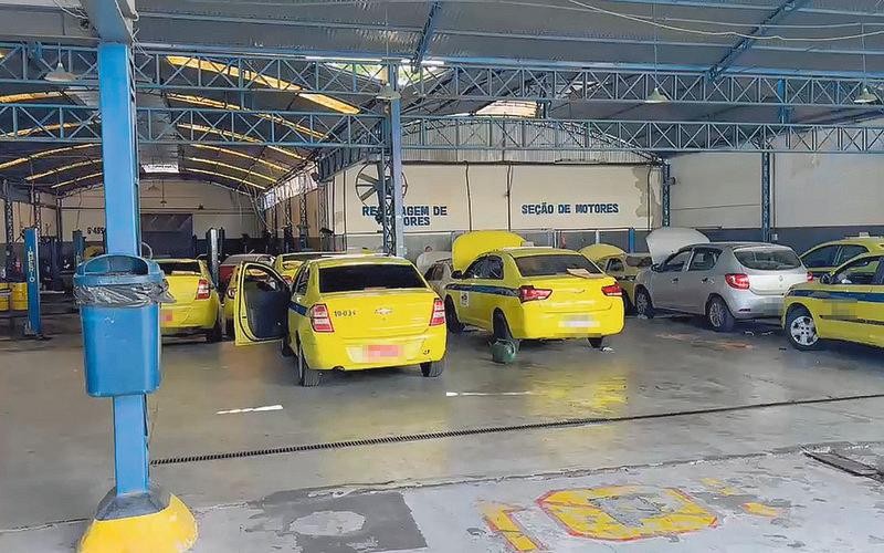 Máfia de táxis ligada ao Comando Vermelho cobrava até R$ 900 por corrida do Galeão a Copacabana; entenda o golpe