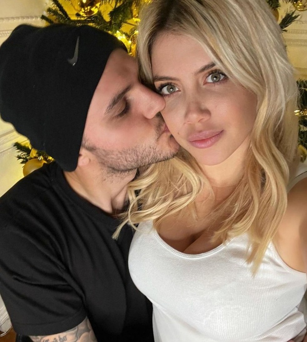 Mauro Icardi, jogador do Galatasaray, com a esposa Wanda Nara — Foto: Reprodução / Instagram