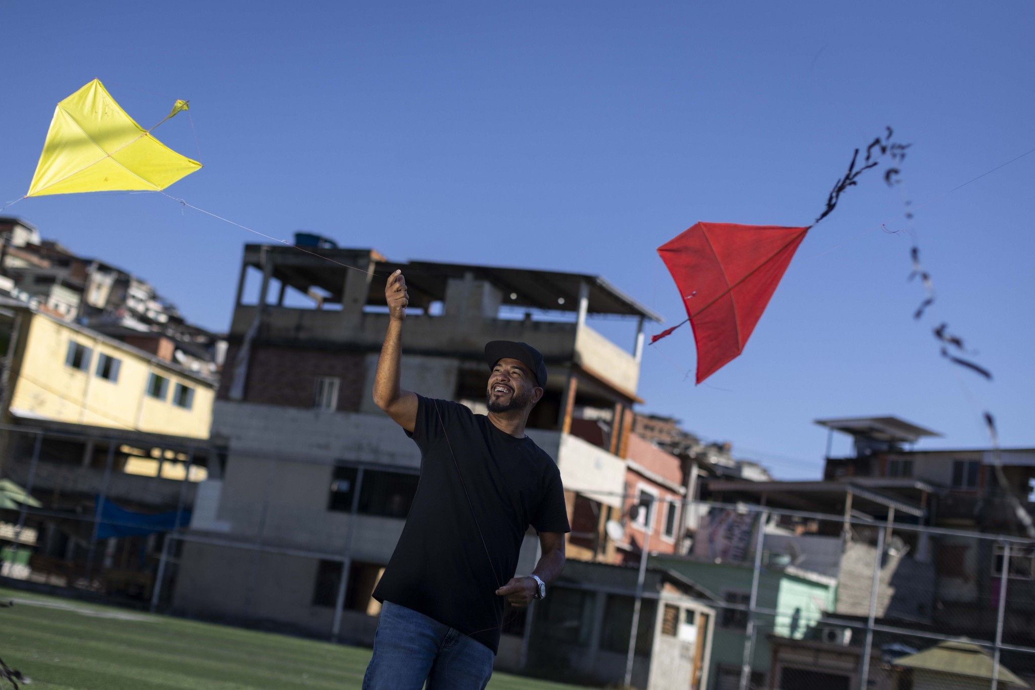 Cria da Zona Norte e semifinalista do Jabuti, Gê Coelho defende a favela como produtora de conhecimento - QTU Questões do Universo