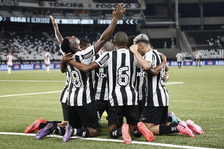Mesmo com atuação ruim, Botafogo vence o Bangu e se aproxima do G4 no ...