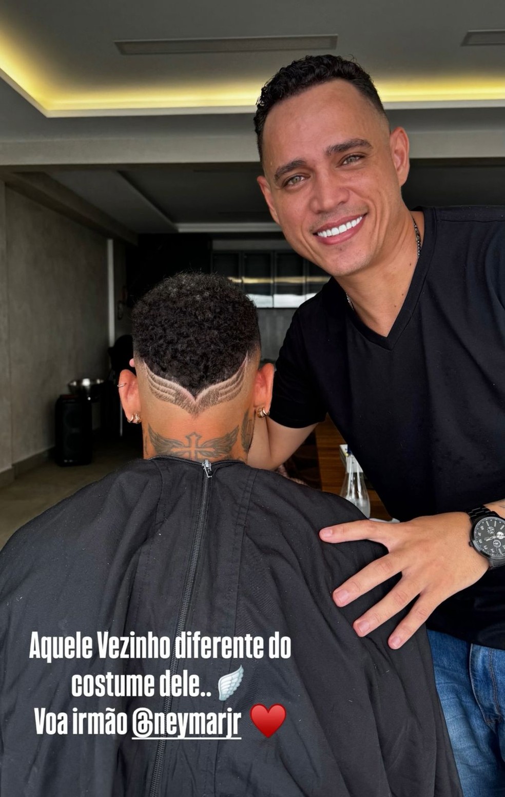 Neymar faz corte de cabelo diferentão para o carnaval — Foto: Instagram