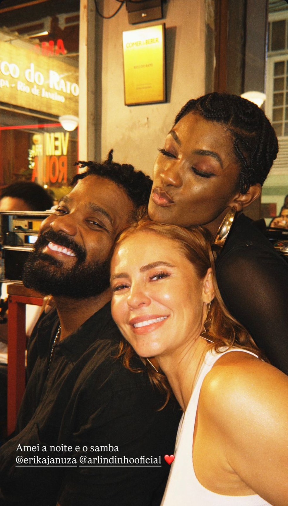 Paolla Oliveira postou foto apenas com Erika Januza e Arlindinho — Foto: Reprodução/Instagram