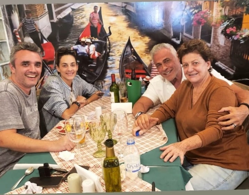 Matilde Mastrangi com Oscar Magrini e outro casal em Atibaia — Foto: reprodução/ instagram